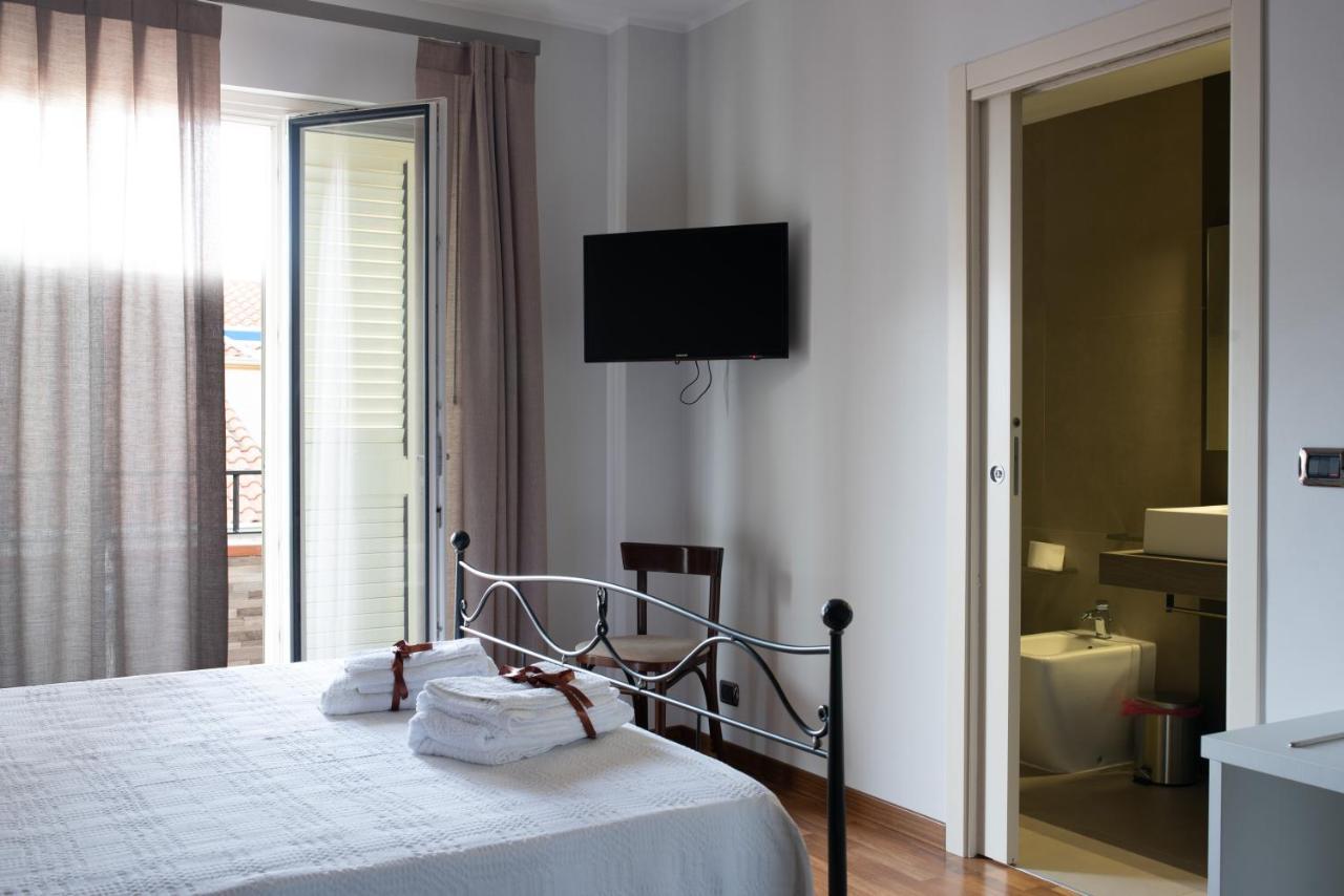 Torrevarata - Guest Rooms Santa Teresa Di Riva Exteriér fotografie